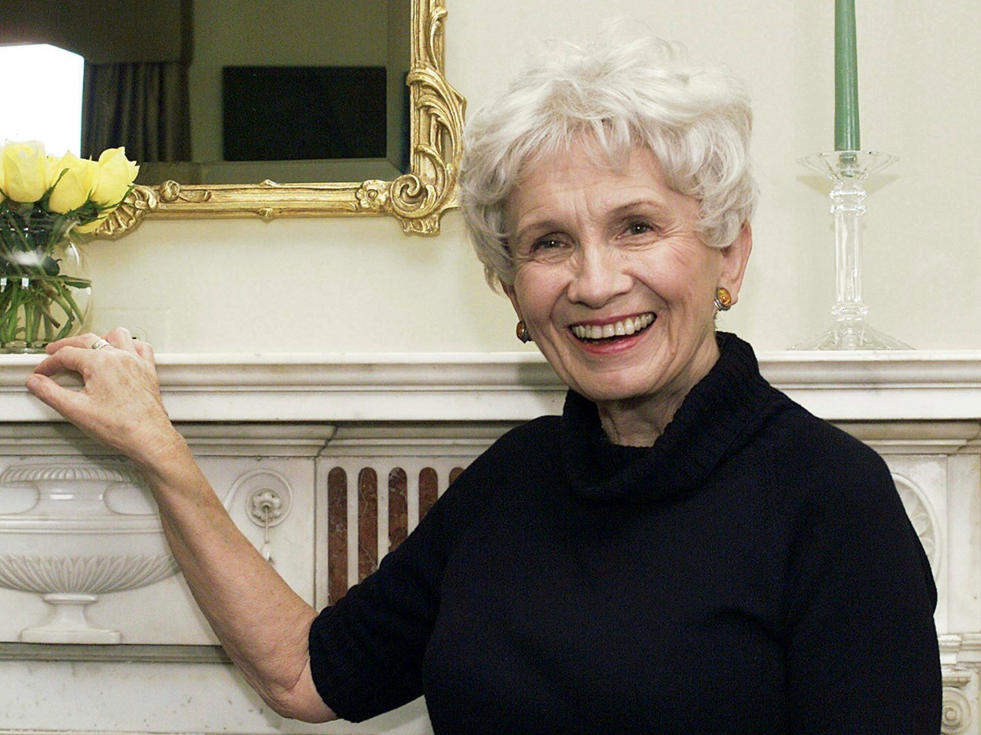 Den kanadensiska nobelvinnande författaren Alice Munro dör 92 år gammal |  Dödsannonser Nyheter