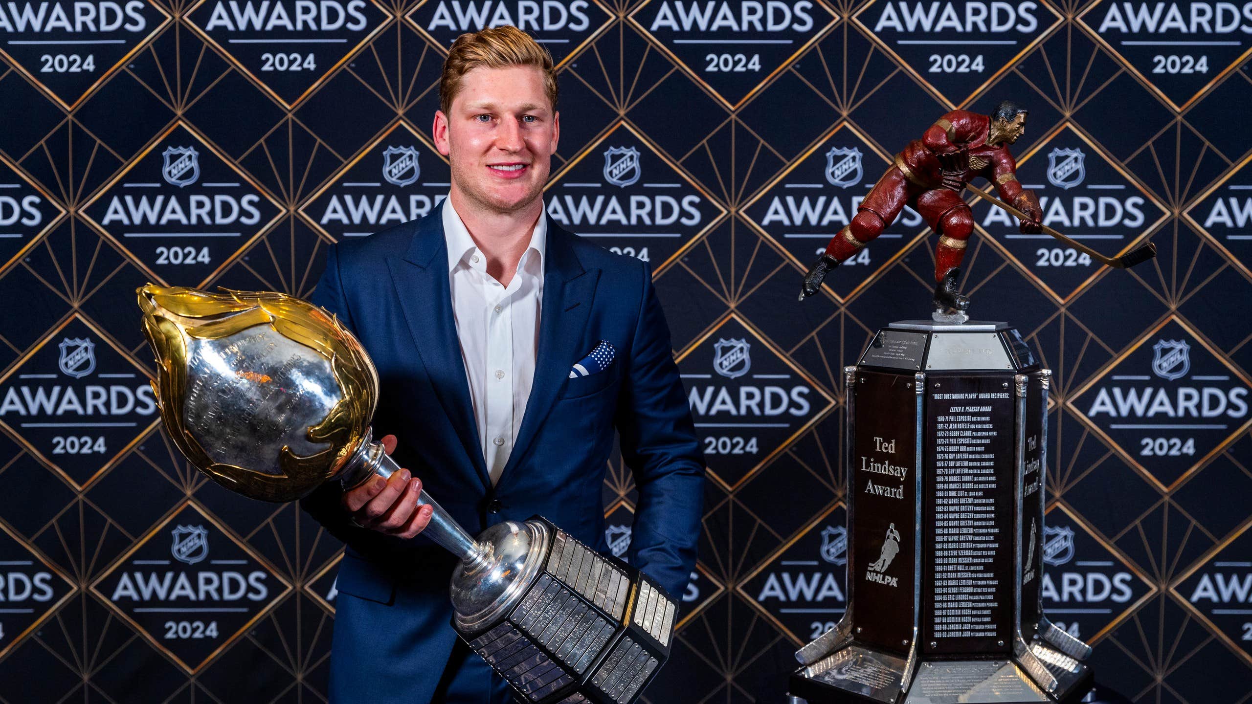 Nathan MacKinnon fick Hart Trophy på NHL Awards | NHL