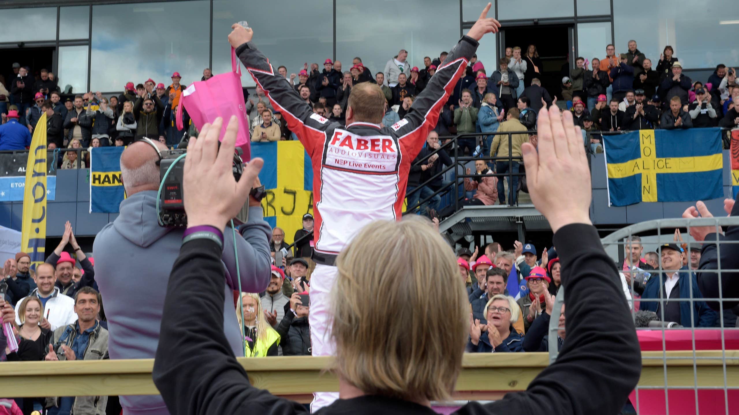 Elitloppshästen kan
runda hela fältet här