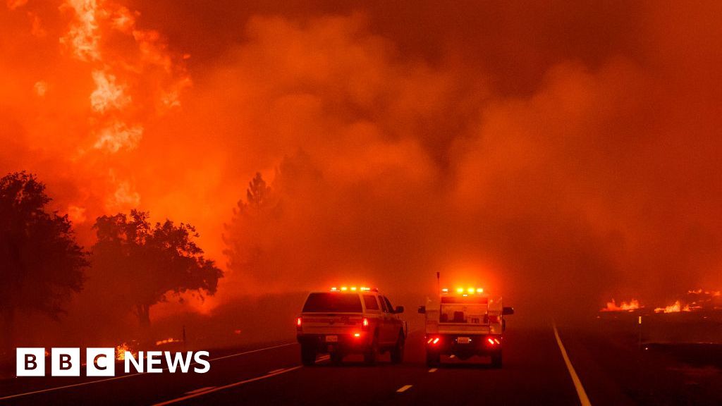 En skogsbrand i Kalifornien river 5 000 hektar i timmen