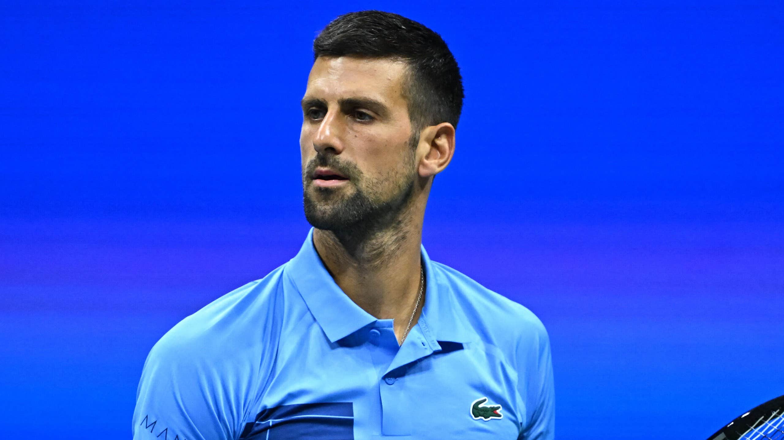 Djokovic vidare efter motståndarens skada