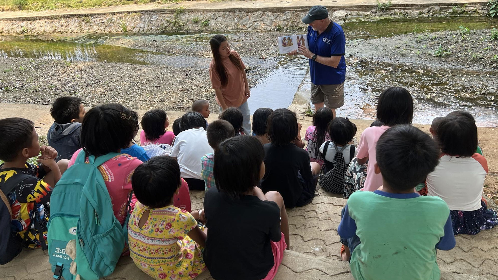 American Teacher Hjälper Myanmar Refugee Kids att bygga en bättre framtid