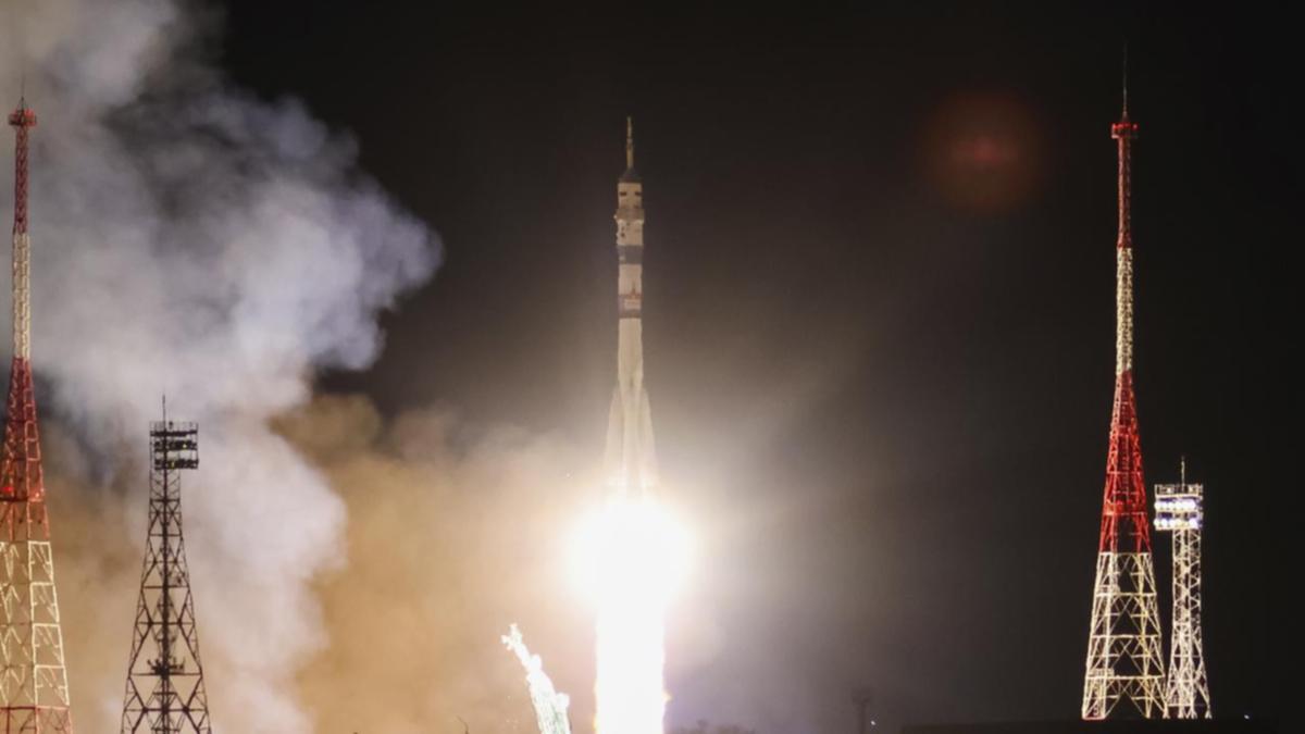 Rymdfarkoster med besättning på tre lyfter från Baikonur