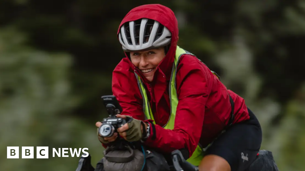 Amerikanska Lael Wilcox blir den snabbaste kvinnan att cykla världen över