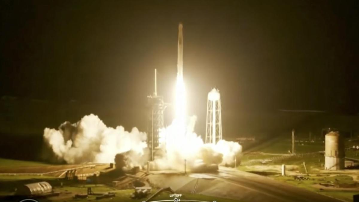 SpaceX lanserar miljardär för första privata rymdpromenad