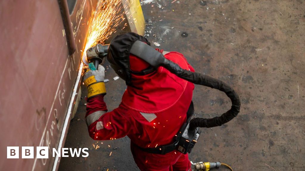 Titanic-tillverkaren Harland & Wolff får slut på pengar inom några veckor