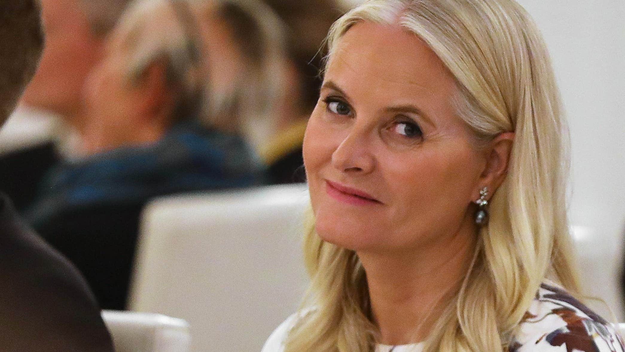 Mette-Marit är sjukskriven
– hemma minst en vecka | Kungligt