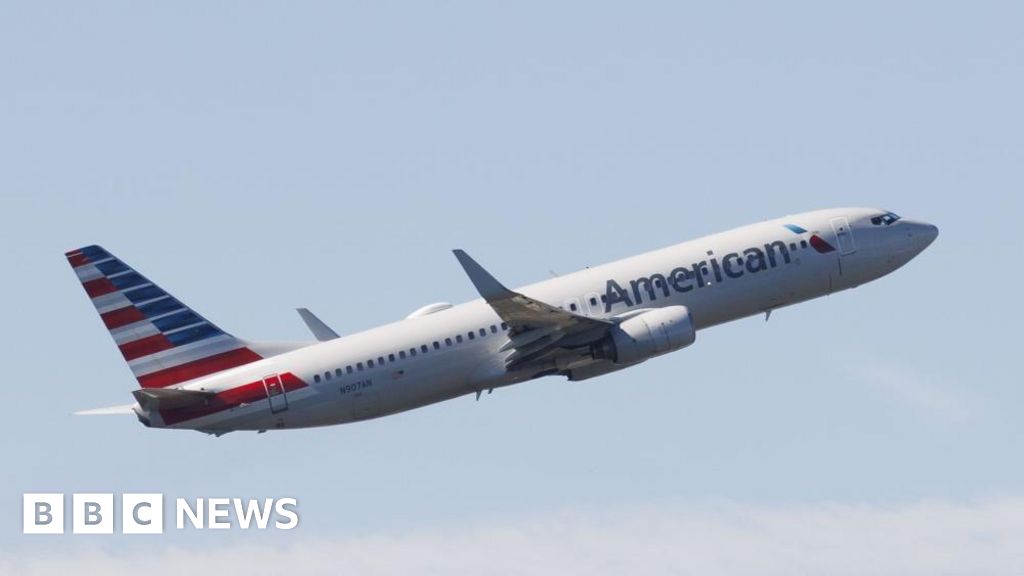 American Airlines återupptar flygningar på julafton efter tekniska problem