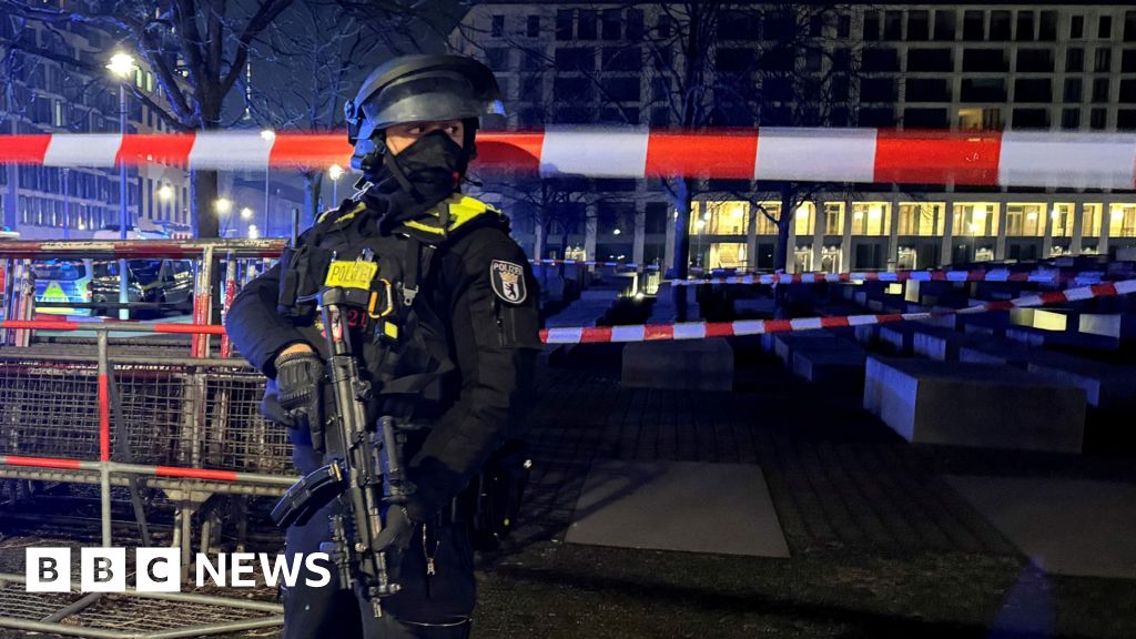 Mannen skadad i knivstickning vid Berlin Holocaust Memorial