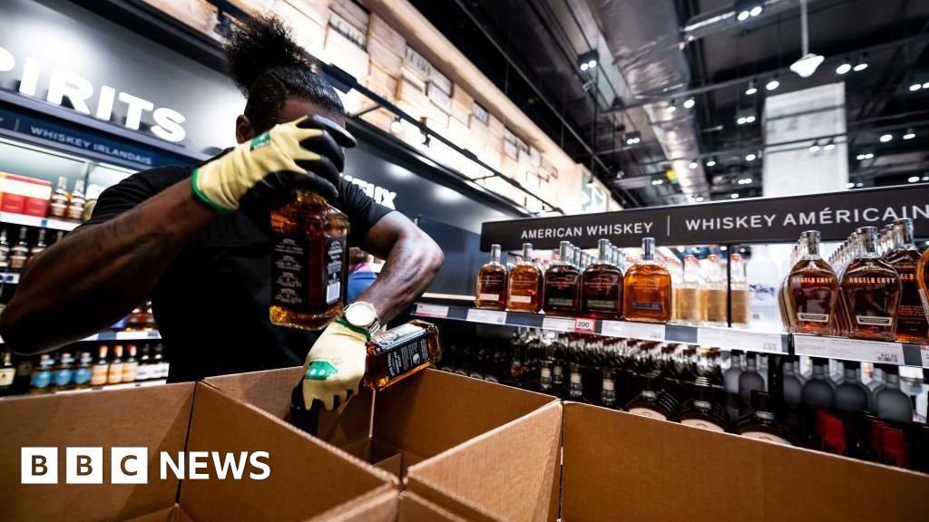 Jack Daniels tillverkare säger att Kanada tar flaskor från hyllorna ”sämre än tullar”