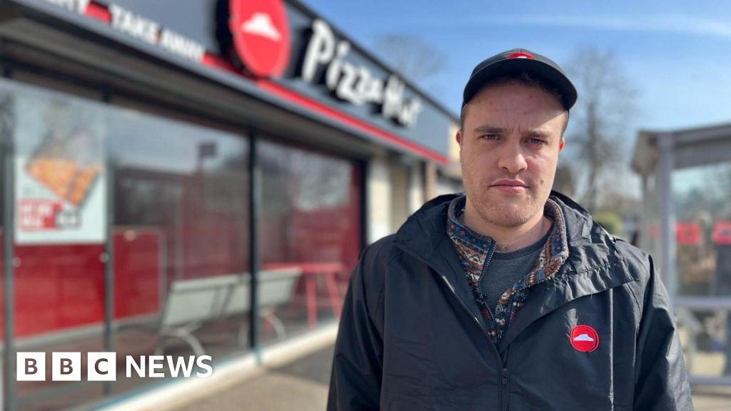 Pizza Hut -arbetare anklagar franchisetagare för dockningslön