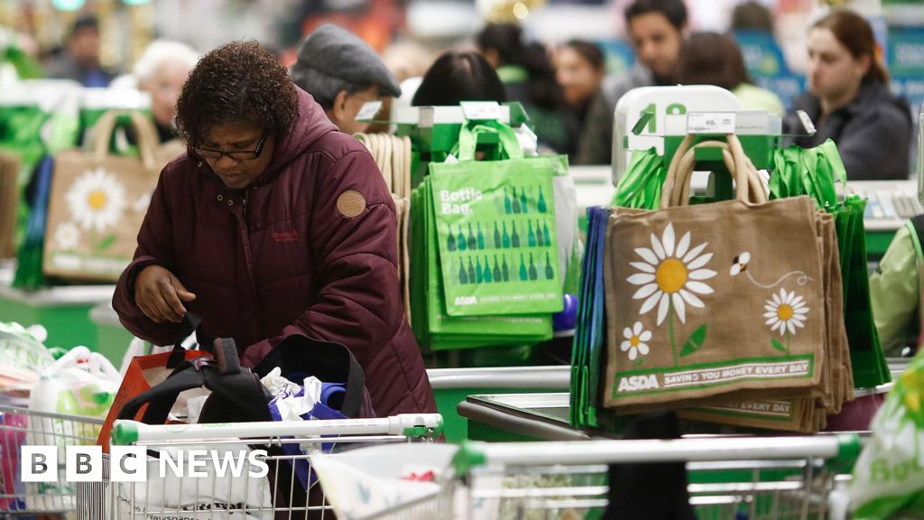 Asda säger att utgifterna för att sänka priserna kommer att nå vinster