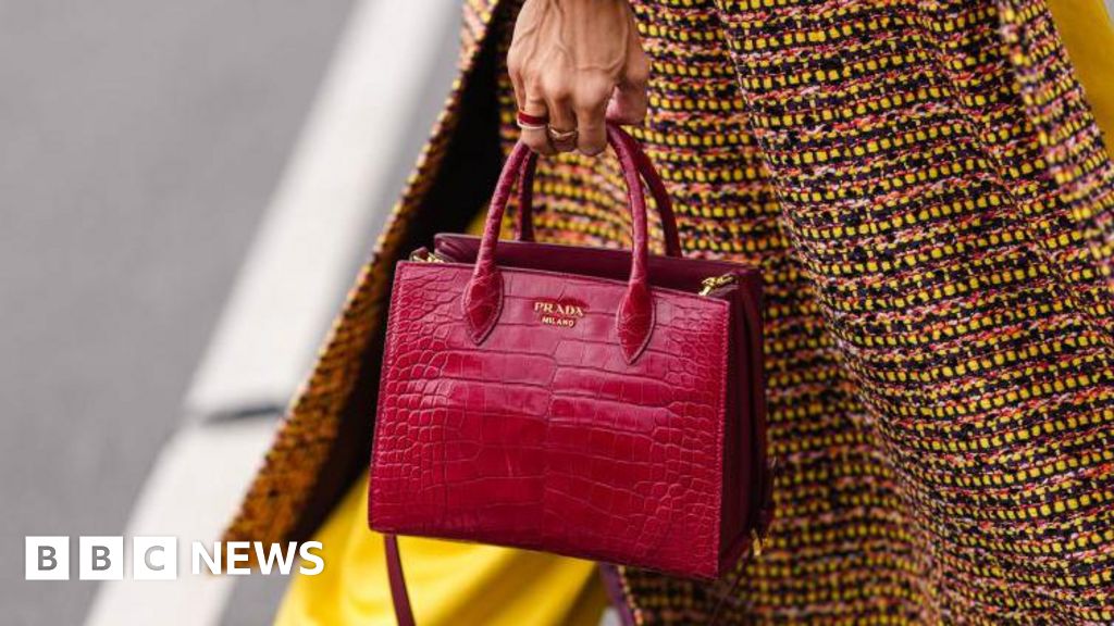 Prada köper rivaliserande modemärke Versace i 1,36 miljarder dollar