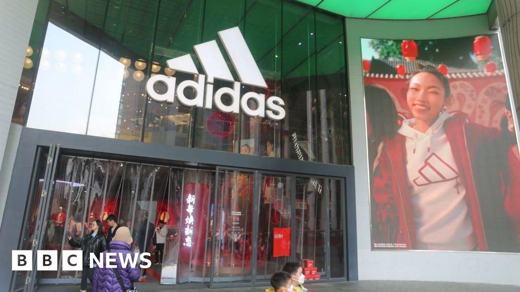 Adidas säger att kunddata stulits i cyberattack