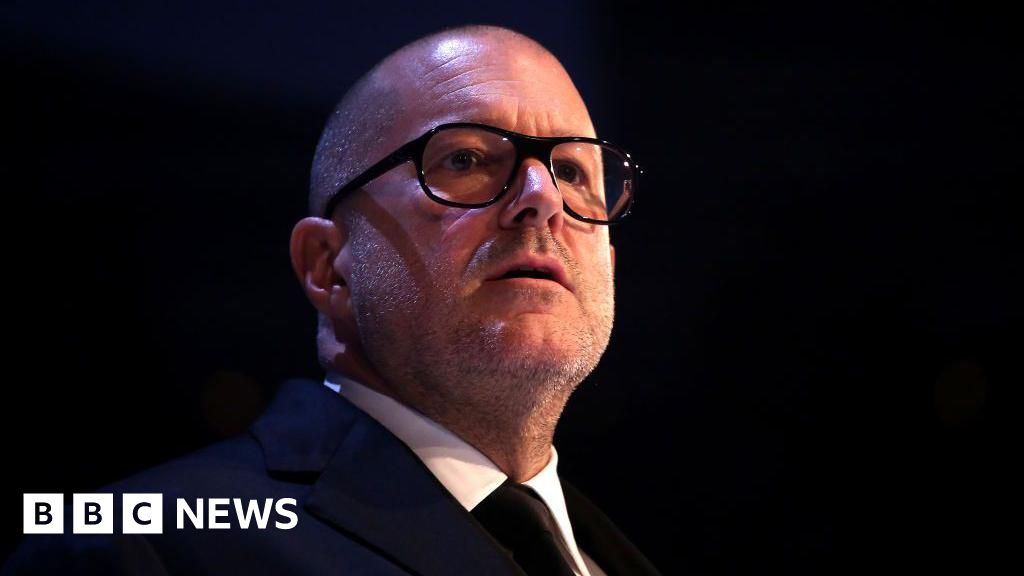 Apple -designer Sir Jony Ive går med Openai