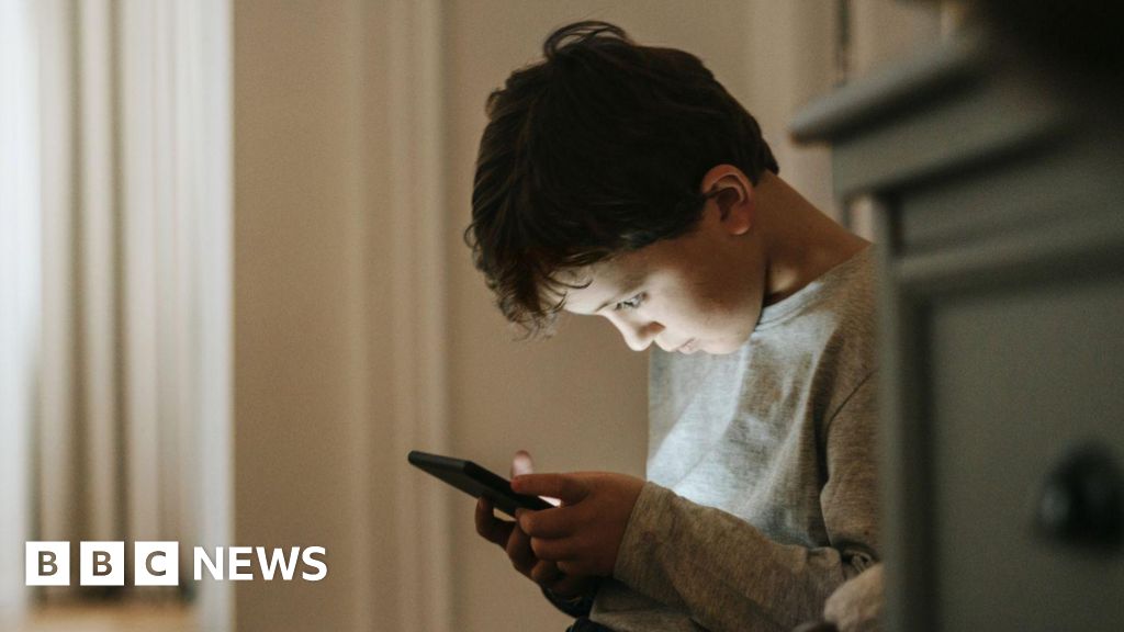 Sociala medier tidsgränser för barn som beaktas av regeringen