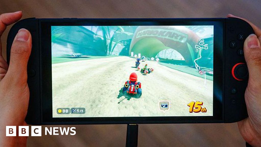 Butiker öppnar vid midnatt när fans skyndar sig att köpa Nintendo Switch 2